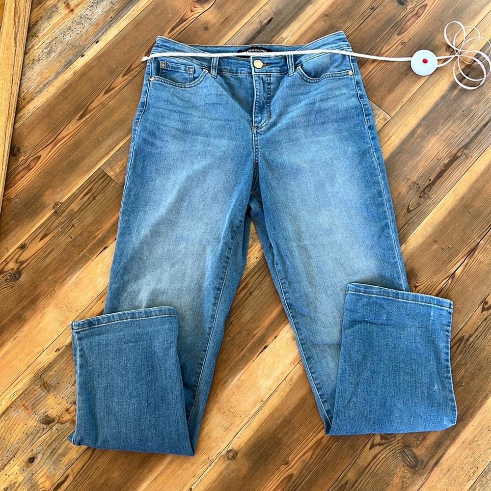 Women’s light wash Straight leg jeans